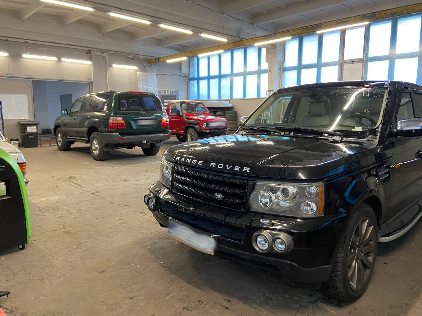 wnętrze warsztatu samochodowego Star Auto Group Warszawa