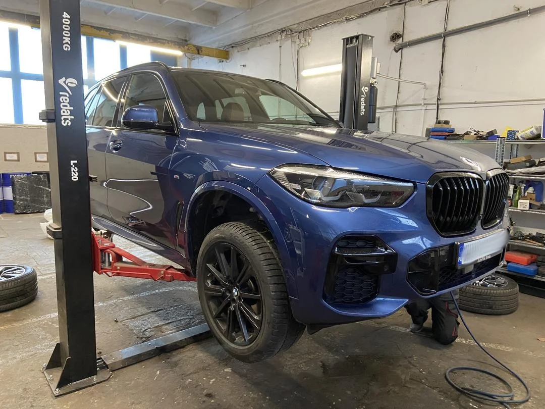 BMW na podnośniku mechanik Warszawa Białołęka Star Auto Group